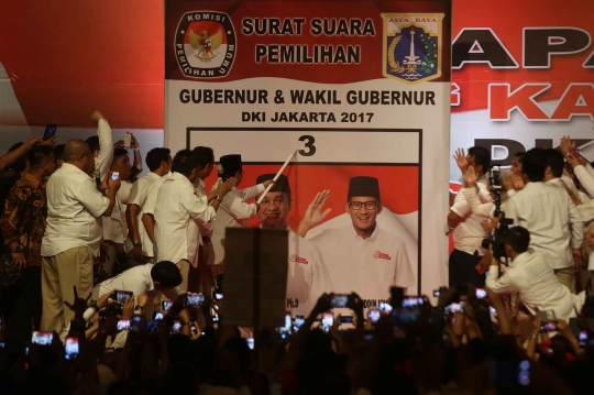 Rapat kader Gerindra, Prabowo 'coblos' gambar pasangan Anies-Sandi