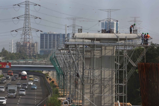 Pembangunan proyek LRT Cibubur-Cawang terus dikebut