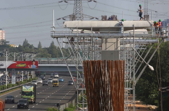 Pembangunan proyek LRT Cibubur-Cawang terus dikebut