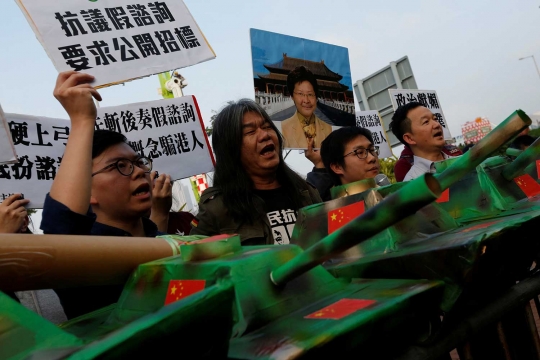 Begini aksi massa protes pembangunan Istana Beijing di Hong Kong