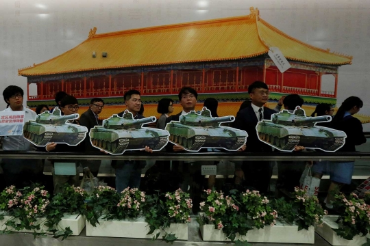 Begini aksi massa protes pembangunan Istana Beijing di Hong Kong