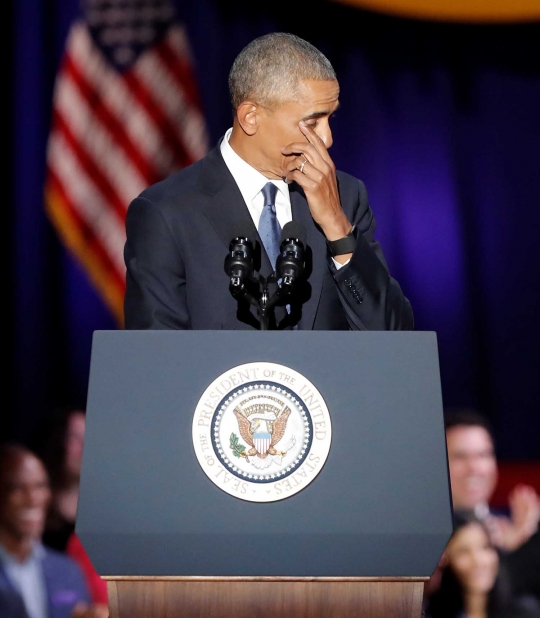 Tangis Barack Obama saat sampaikan pidato perpisahan