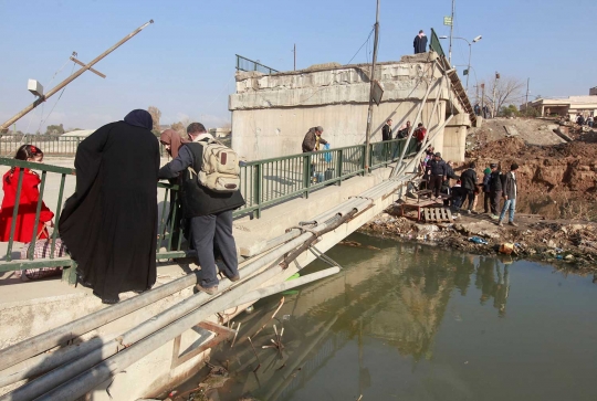 Sulitnya jalur yang dilalui pengungsi Mosul saat kabur dari ISIS
