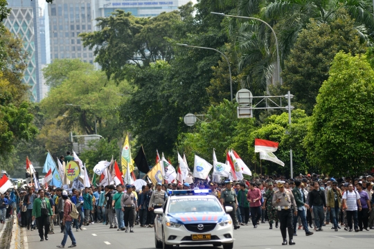 Ratusan mahasiswa geruduk Istana tolak kenaikan harga BBM & listrik