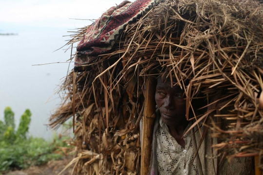 Potret aktivitas kehidupan suku pedalaman Pygmy di hutan Kongo