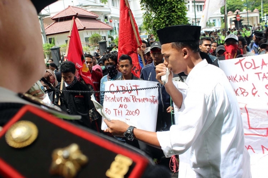 Aksi mahasiswa Malang desak Jokowi-JK turunkan harga kebutuhan pokok