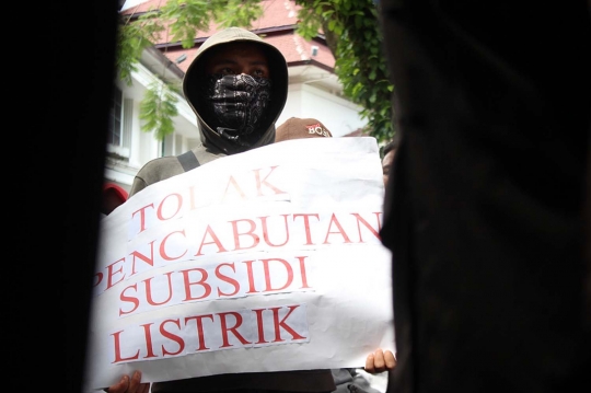 Aksi mahasiswa Malang desak Jokowi-JK turunkan harga kebutuhan pokok