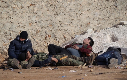 Potret kelelahan pemberontak Suriah saat perangi ISIS