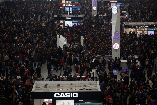 Penampakan padatnya stasiun di China jelang Imlek