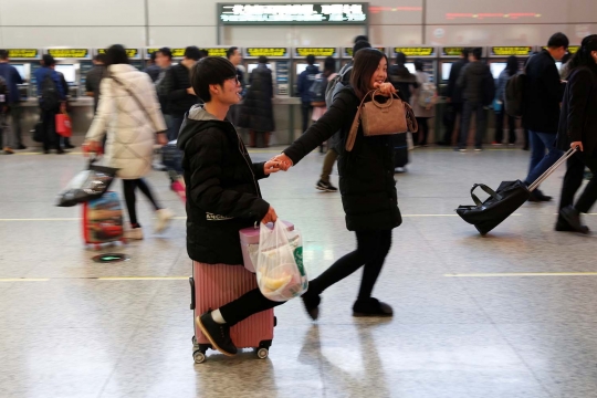 Penampakan padatnya stasiun di China jelang Imlek