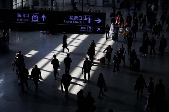 Penampakan padatnya stasiun di China jelang Imlek