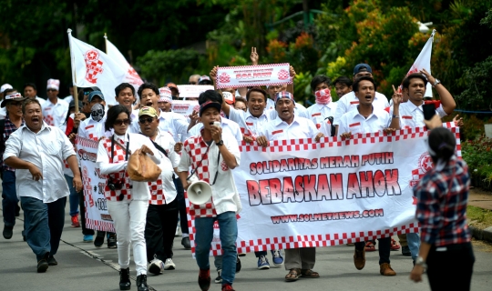 Aksi massa pro dan kontra kawal sidang Ahok di Kementerian Pertanian