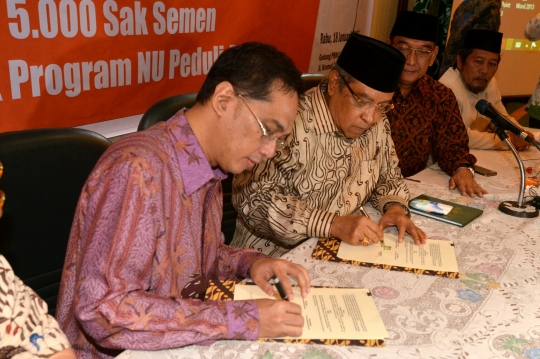 Semen Indonesia serahkan bantuan 5.000 sak ke PBNU