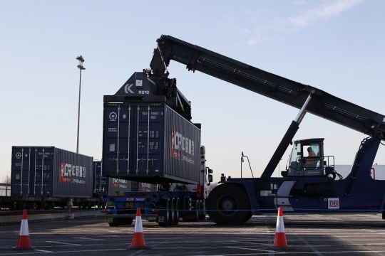 Usai tempuh 18 hari, kereta pertama China-Inggris tiba di London