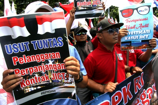 Puluhan pekerja JICT geruduk Kantor BPK