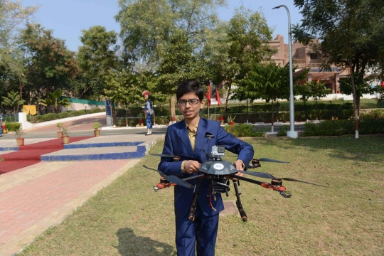 Fantastis, bocah 14 tahun ini ciptakan drone canggih untuk polisi