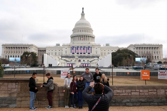 Intip persiapan & gladi resik jelang pelantikan Trump di U.S Capitol