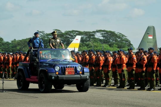 Naik Jeep, Panglima TNI Gatot Nurmantyo pimpin sertijab KASAU