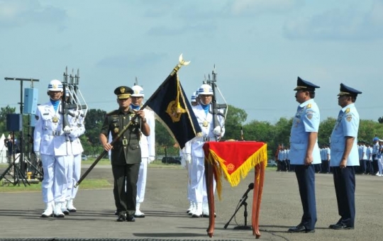 Naik Jeep, Panglima TNI Gatot Nurmantyo pimpin sertijab KASAU