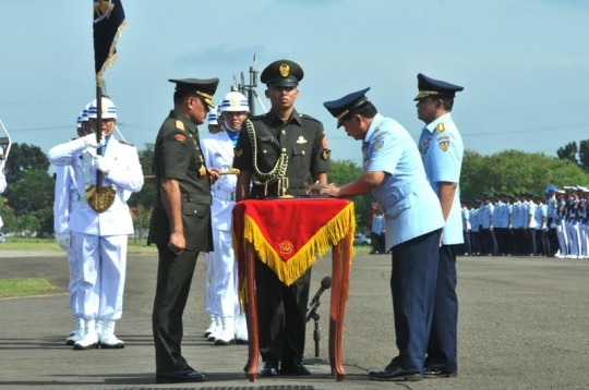 Naik Jeep, Panglima TNI Gatot Nurmantyo pimpin sertijab KASAU