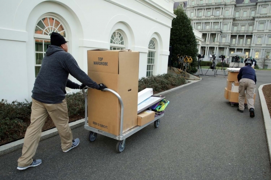 Barang milik Obama mulai dipindahkan, Gedung Putih mendadak sunyi