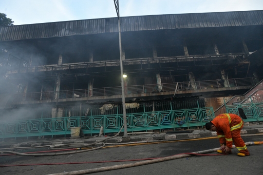 Kebakaran Pasar Senen jadi tontonan warga