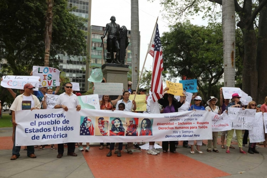 Gelombang aksi protes anti-Trump pecah di sejumlah negara dunia