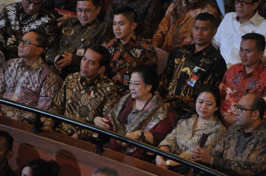 Jokowi dan Megawati saksikan teater kebangsaan 'Tripikala'