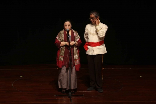 Jokowi dan Megawati saksikan teater kebangsaan 'Tripikala'