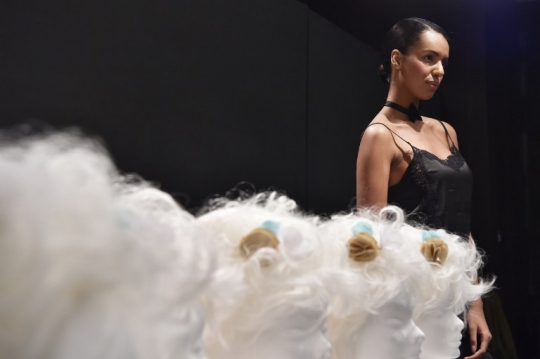 Mengintip model seksi French Lingerie Show di ruang ganti