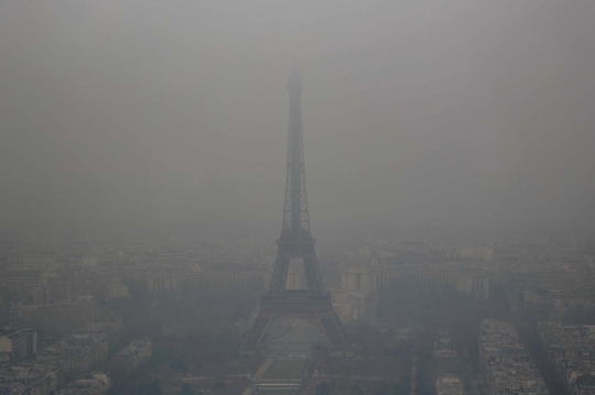 Parahnya polusi udara selimuti Paris