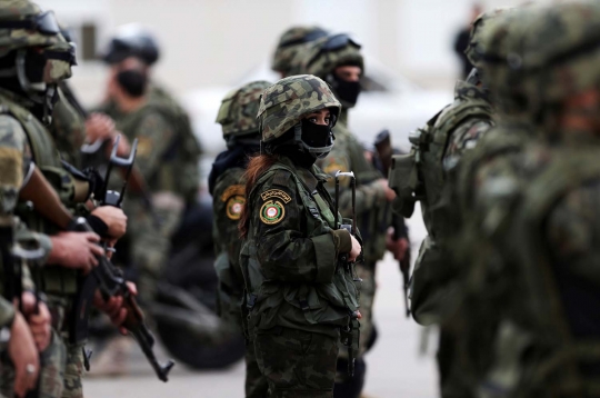 Tentara wanita Palestina ramaikan wisuda pejuang muda