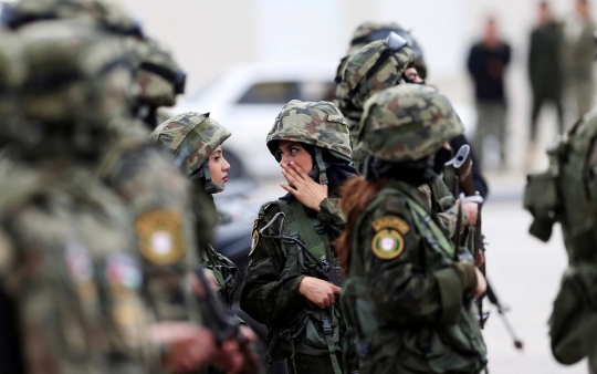 Tentara wanita Palestina ramaikan wisuda pejuang muda