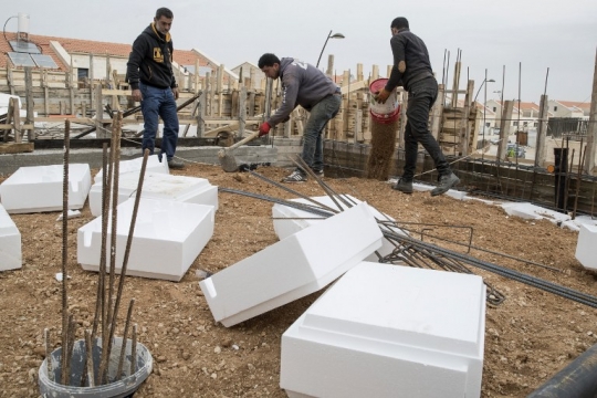 Potret buruh Palestina jadi kuli 2.500 rumah Israel di Tepi Barat