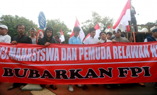 Aksi relawan NKRI geruduk Kemendagri tuntut FPI dibubarkan