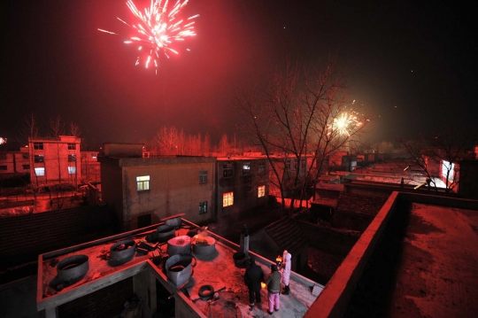 Kemeriahan pesta kembang api sambut Imlek di China