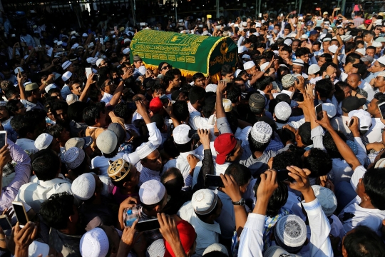 Ribuan orang hadiri pemakaman tokoh muslim Myanmar yang dibunuh