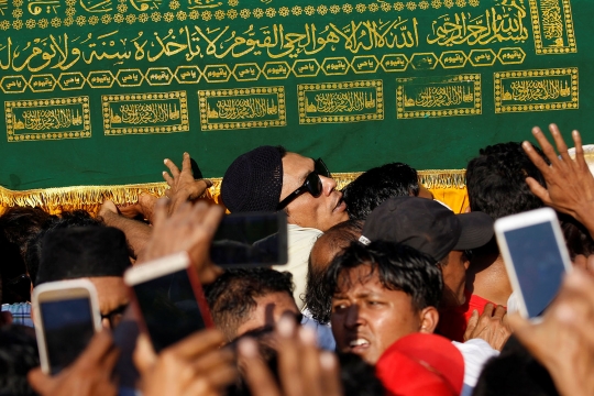 Ribuan orang hadiri pemakaman tokoh muslim Myanmar yang dibunuh