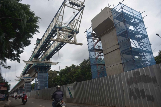 Memantau pembangunan jalur layang MRT di Jalan Fatmawati