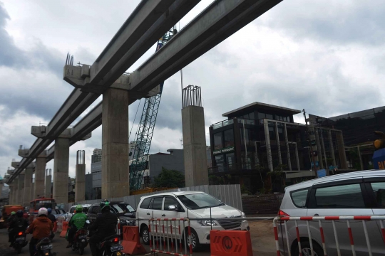 Memantau pembangunan jalur layang MRT di Jalan Fatmawati
