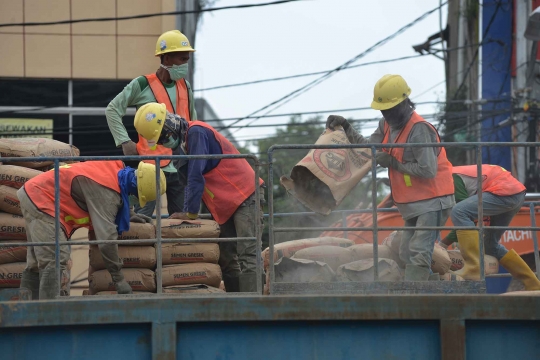 Memantau pembangunan jalur layang MRT di Jalan Fatmawati