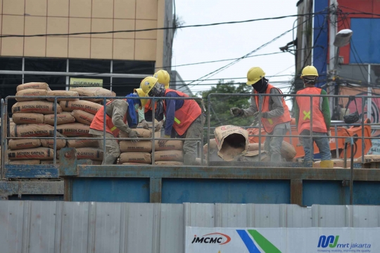 Memantau pembangunan jalur layang MRT di Jalan Fatmawati