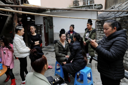 Uniknya ritual kuno memperebutkan mempelai wanita di China