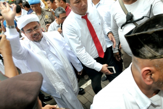 Gaya santai Rizieq saat diperiksa terkait kasus makar