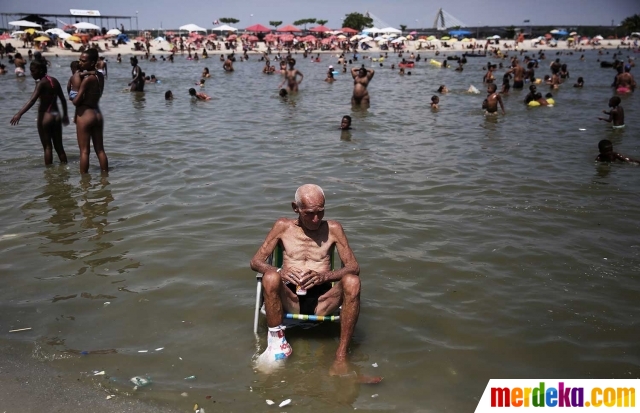 Ini kolam raksasa, tempat liburan favorit orang kulit hitam Brasil. Kolam renang raksasa yang menjadi lokasi wisata favorit orang berkulit hitam Rio de Janeiro itu dikenal dengan nama Piscinao. Letaknya berada dekat dengan kawasan permukiman kumuh Mare.