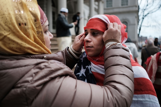 Hari Hijab Sedunia, puluhan wanita New York berkerudung bendera AS