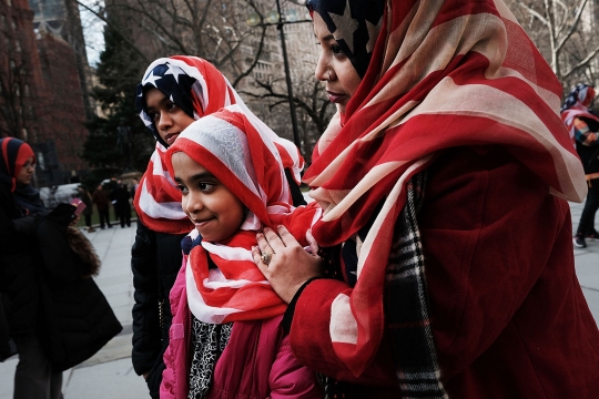 Hari Hijab Sedunia, puluhan wanita New York berkerudung bendera AS