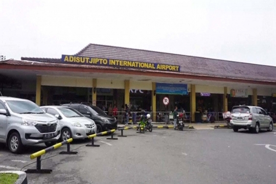 Kondisi pesawat Garuda usai tergelincir di Bandara Adisutjipto