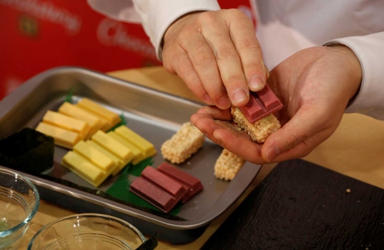 Mencicipi manisnya sushi cokelat Kitkats untuk kado Valentine