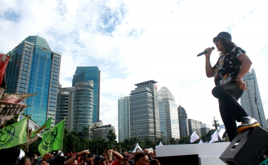 Aksi Slank dan artis pendukung Ahok-Djarot gebrak 'Konser Gue 2'